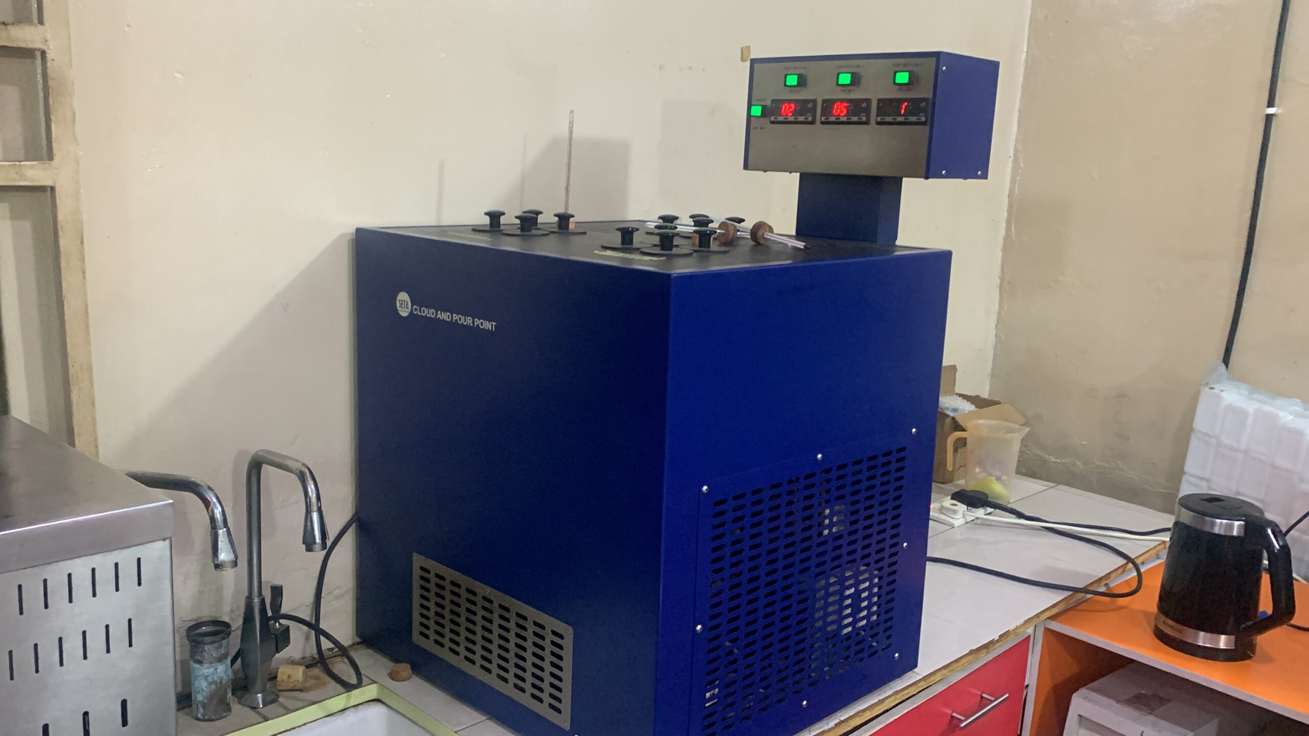 color and pour point tester